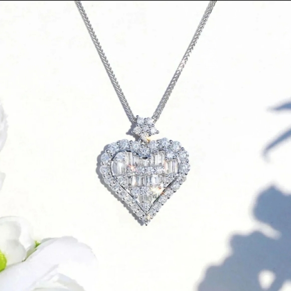 Jewelry Jewelry - SOLD SOLD SOLD Stunning Crystal Heart Necklace